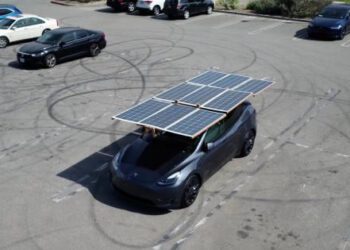 Driver makes a solar panel roof to charge his Tesla